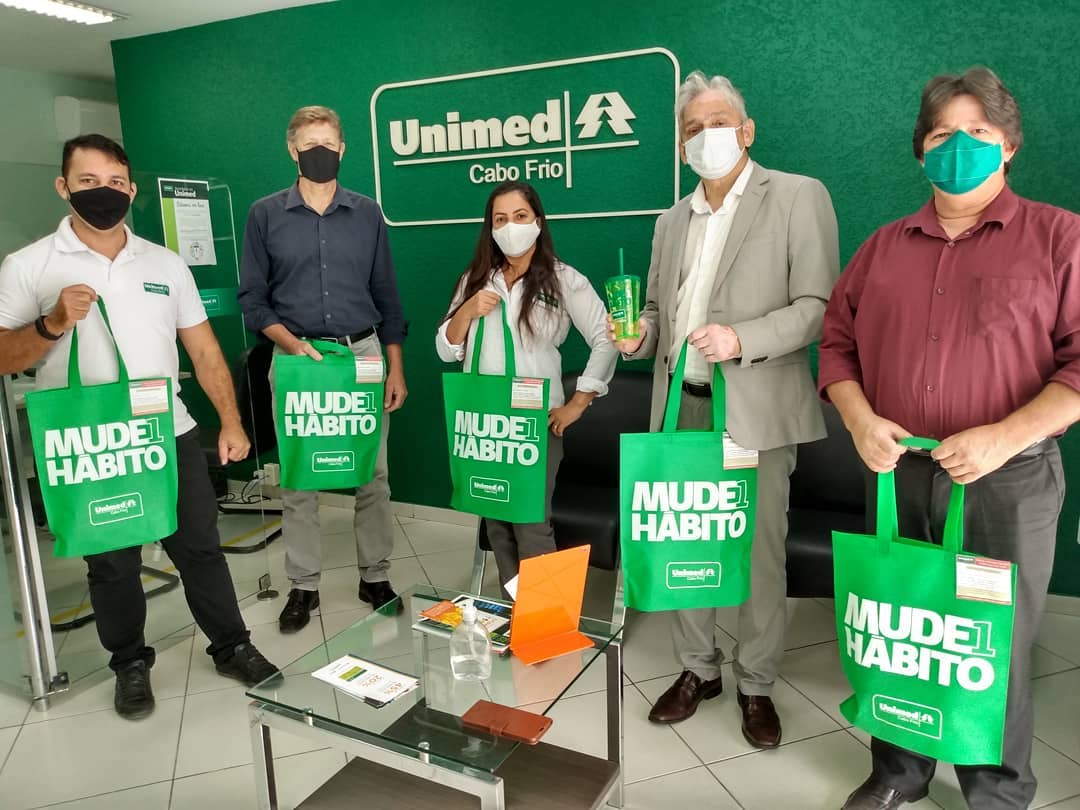 Colaboradores têm momento de união com entrega de kit Mude1Hábito