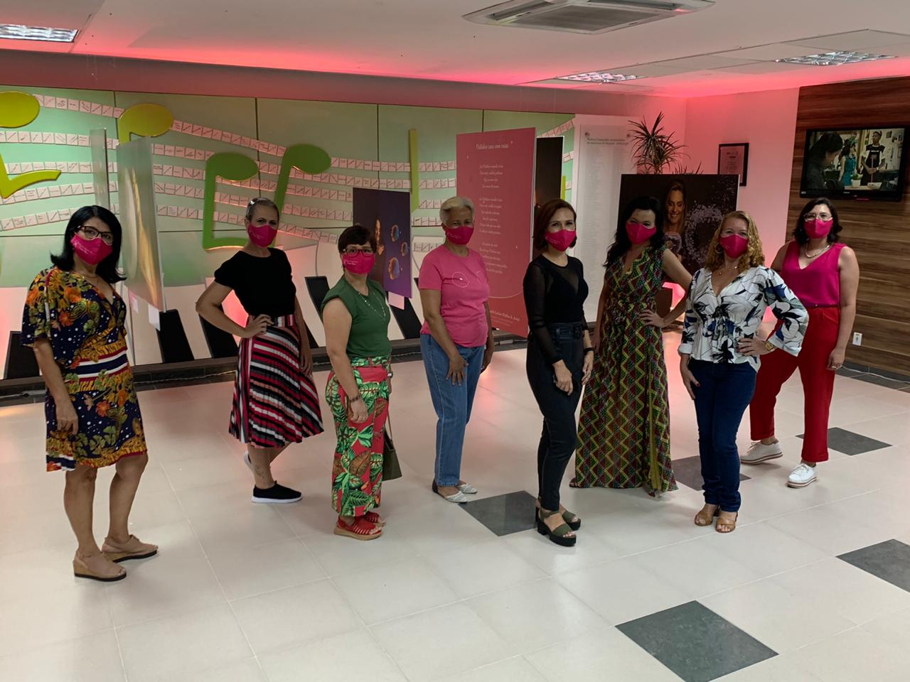 Outubro Rosa com ações de conscientização