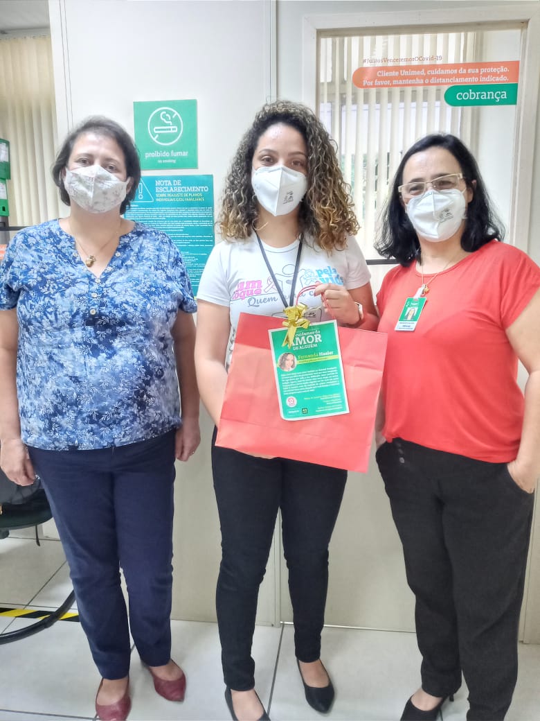 Profissionais ganham brindes por sua efetivação