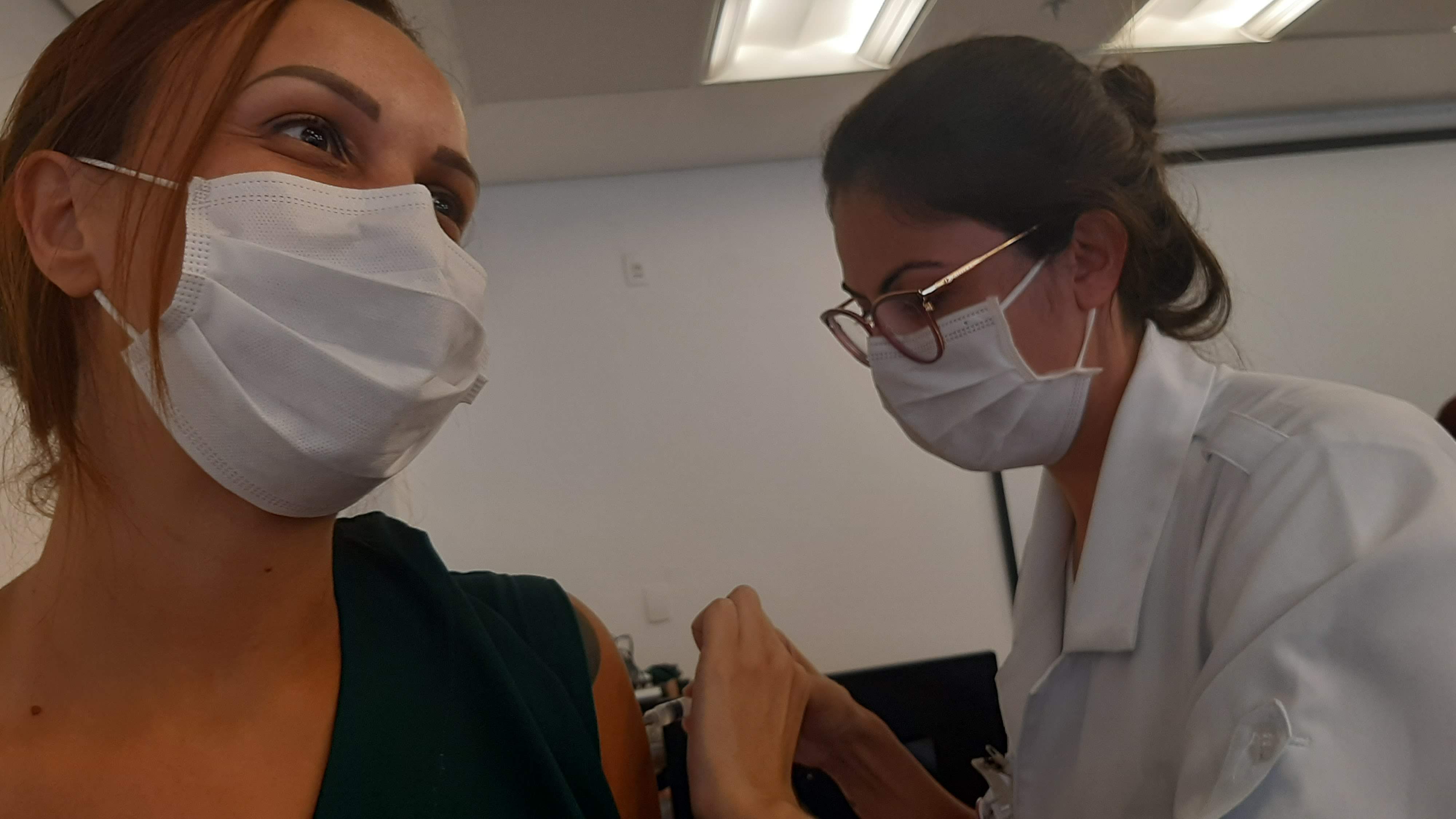 Vacinação contra Covid-19 chega a hospital