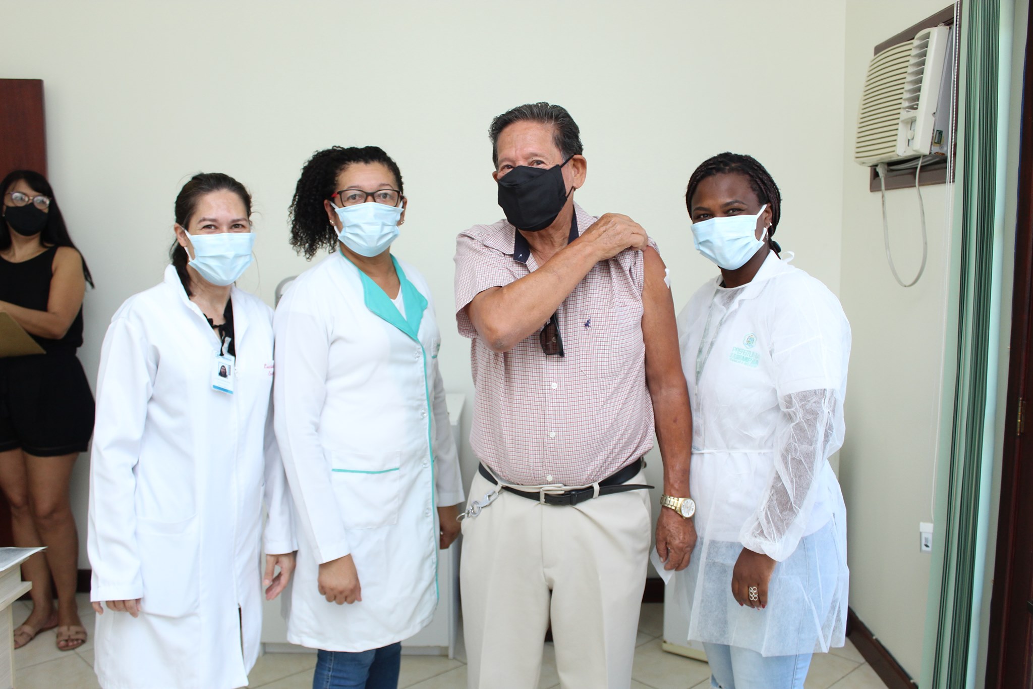 Pronto atendimento e hospital vacinam contra a Covid-19