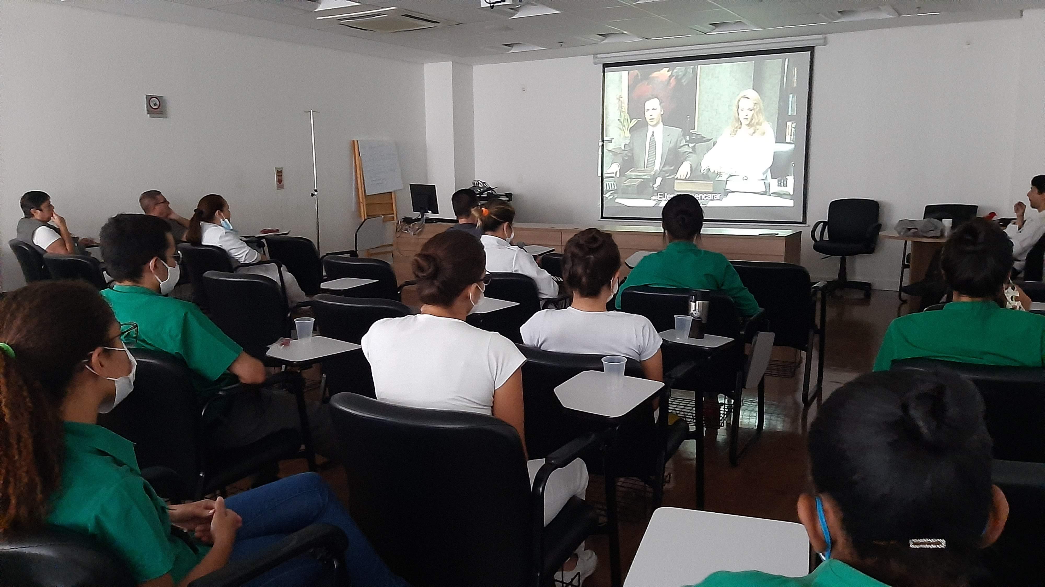 Cuidados paliativos é tema de sessão pipoca no HUR