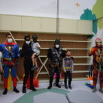 De rapel: super-heróis levam alegria e emoção