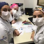 Pacientes infantis recebem desenhos de personagens preferidos nas refeições