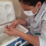 Colaboradores da linha de frente recebem reforço contra COVID