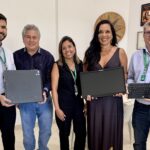 Cooperativa doa computador a município e facilita cadastro da população beneficiária