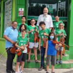 Orquestra Jovem de Itaguaí encanta colaboradores e clientes em apresentação surpresa