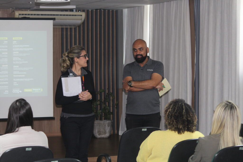 Cooperativa promove palestras sobre Enfermagem e Assistência Social