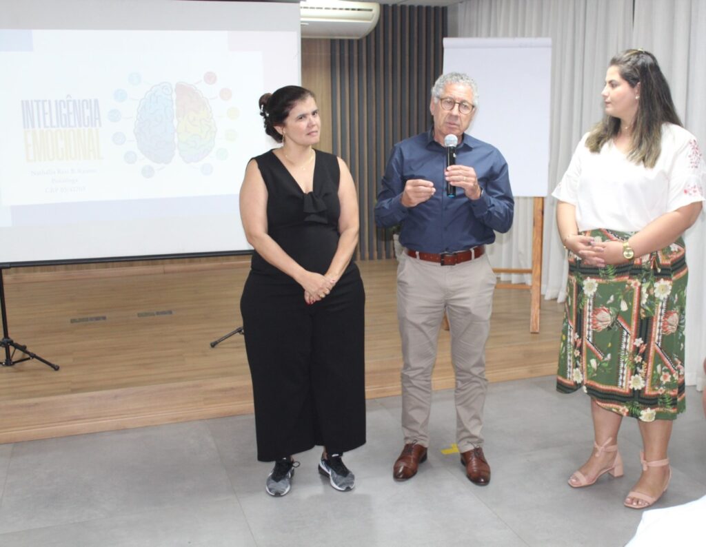 Operadora realiza palestra em comemoração ao Dia do Secretariado