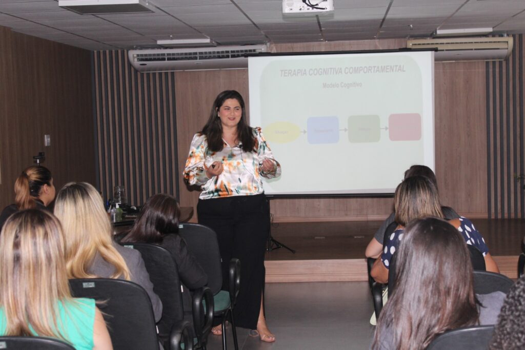 Cooperativa realiza palestra de inteligência emocional para colaboradores