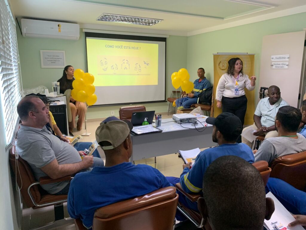 Operadora realiza palestra em empresas sobre o Setembro Amarelo