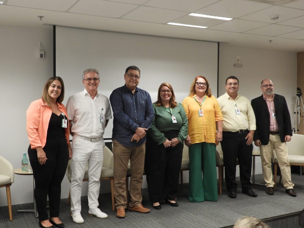 Cerimônia do Jaleco simboliza início da jornada para alunos do Centro de Estudos e Pesquisas