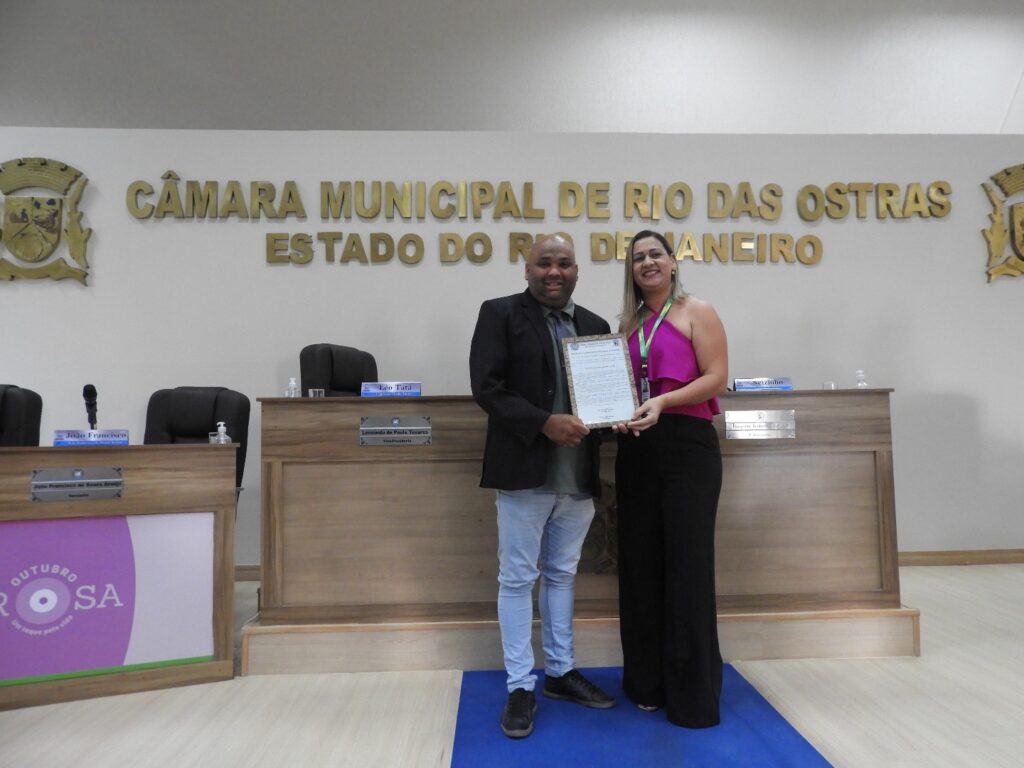 Colaboradora da Unimed recebe moção honrosa em Rio das Ostras