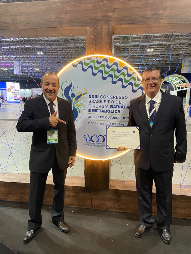 Sociedade Brasileira de Cirurgia Bariátrica e Metabólica homenageia cooperado