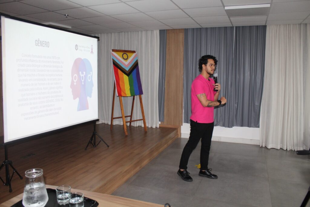 Cooperativa realiza palestra sobre Diversidade