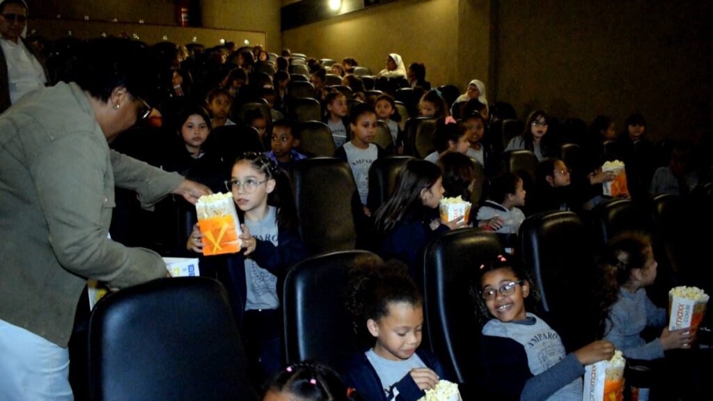 Cooperativa e Colégio do Amparo realizam ação social