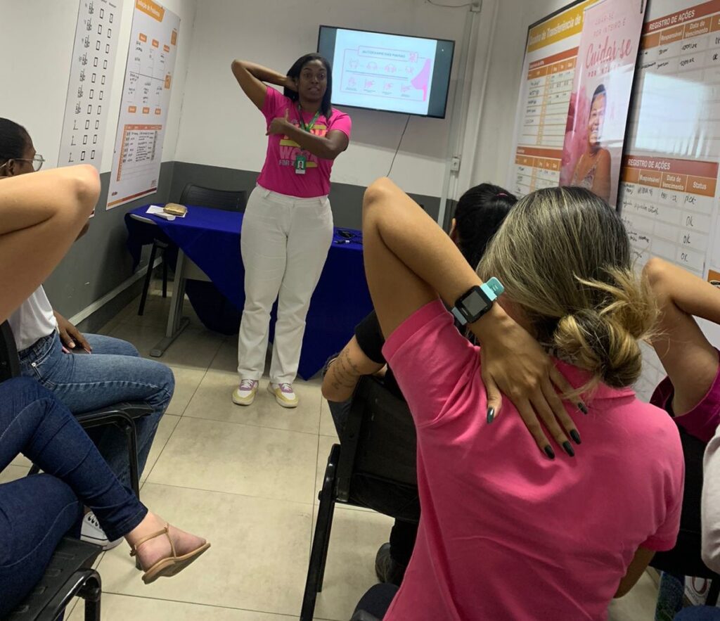 Unimed realiza ação de Outubro Rosa com as colaboradoras
