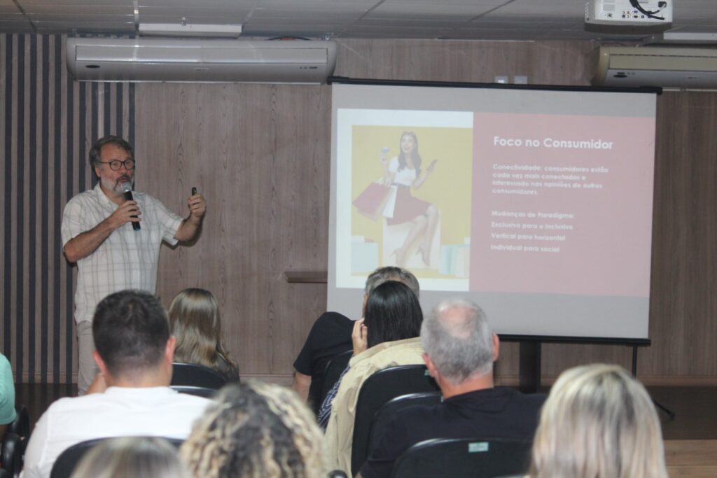 Singular promove palestra para empresários e comunidade