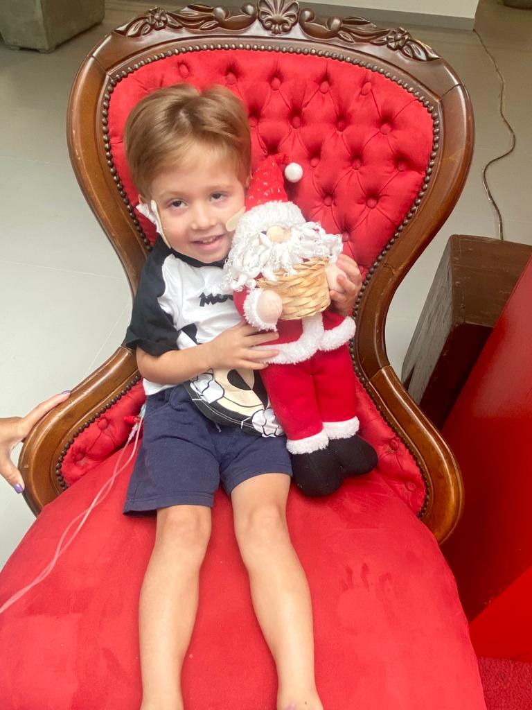 Equipe leva o Natal para dentro da UTI Pediátrica