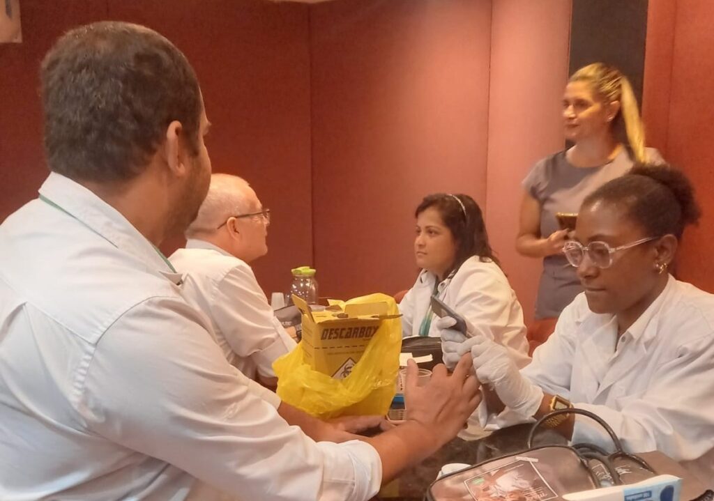 Singular promove aferição de glicose para colaboradores