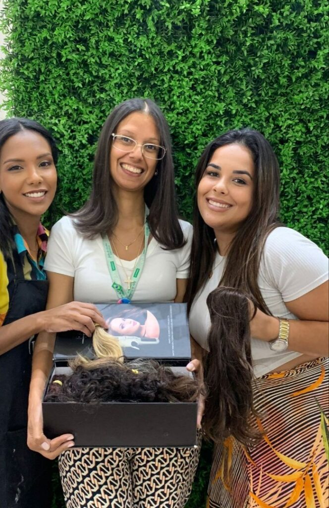 Salão de Beleza doa 26 mechas de cabelo para o Projeto Fios Maravilha