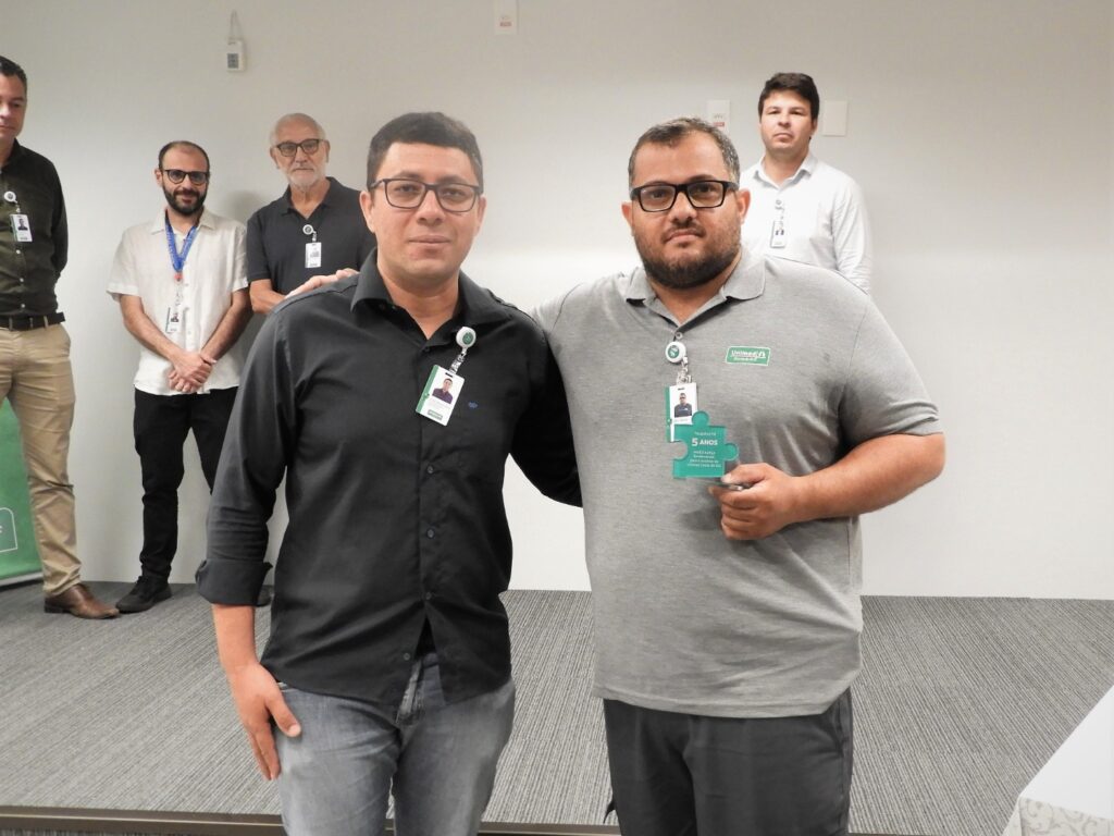 Colaboradores recebem homenagem por tempo de casa