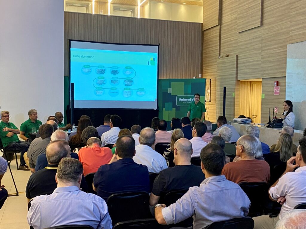 Cooperativismo mostra sua força em assembleia com médicos cooperados