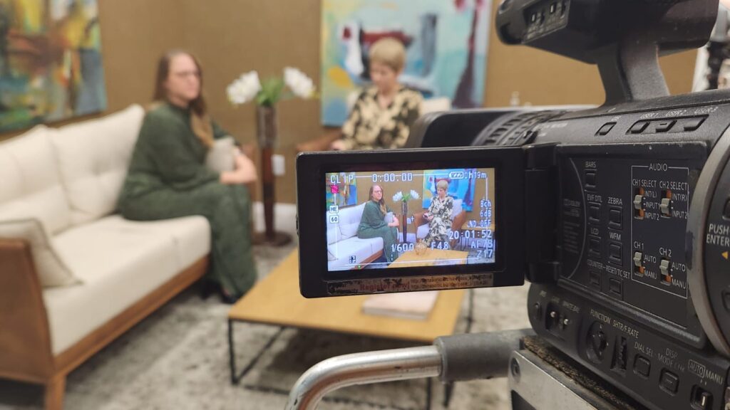 Cooperadas participam de entrevistas para TV local