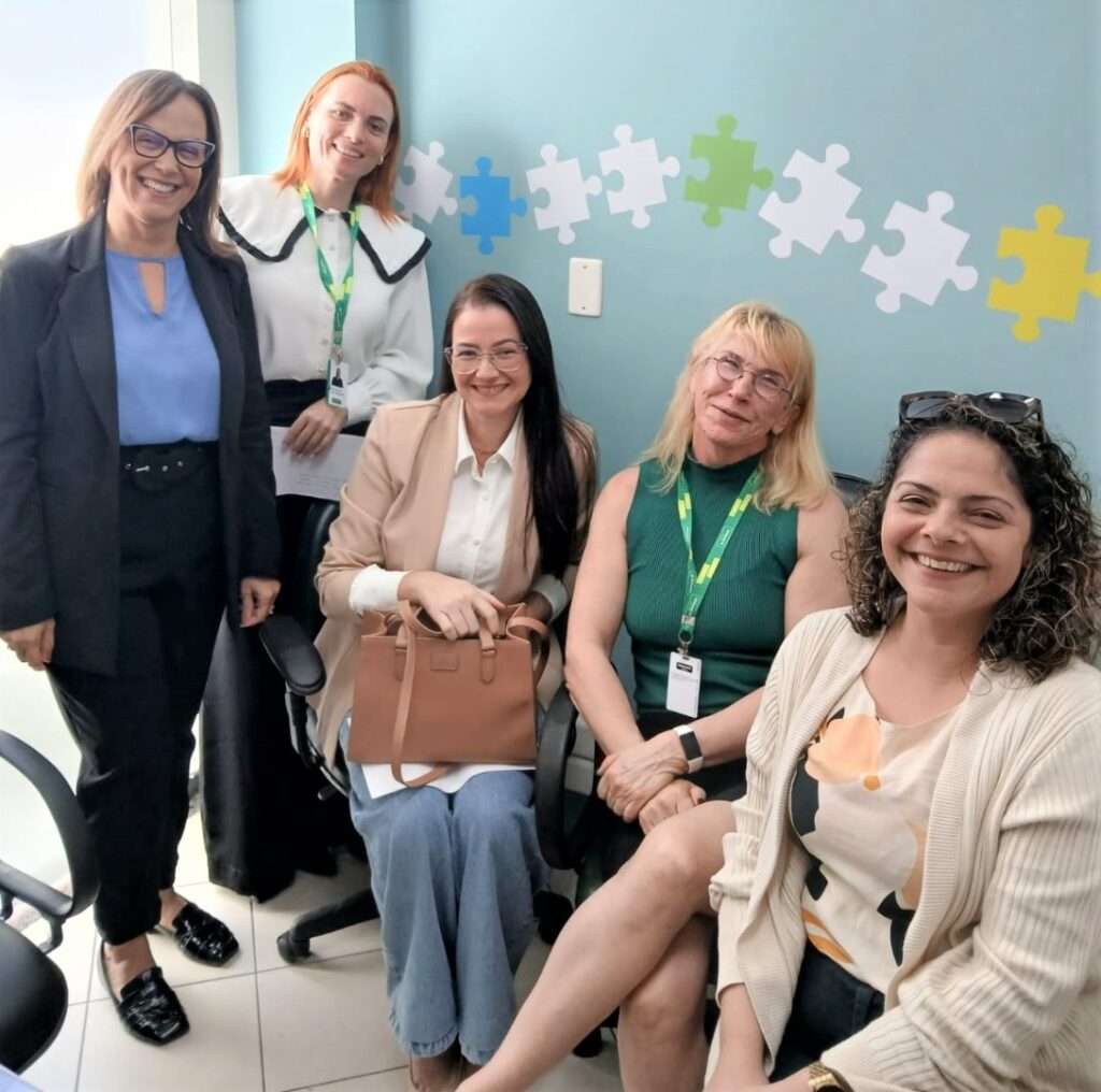 Núcleo de Terapias recebe visita de representantes de coirmã