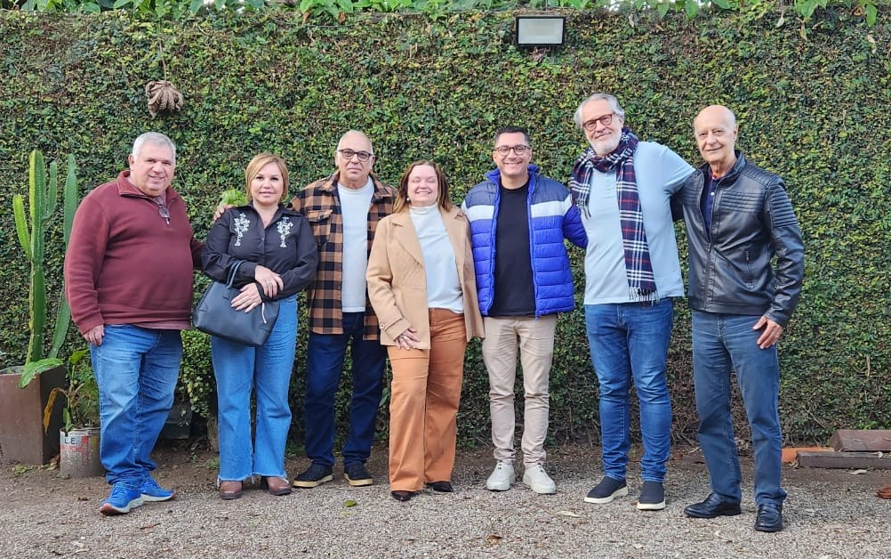 Prefeito e vereador da região visitam sede administrativa da operadora