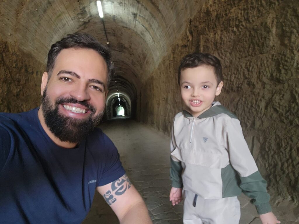 Pai doa medula e salva a vida do filho de três anos com transplante realizado em hospital