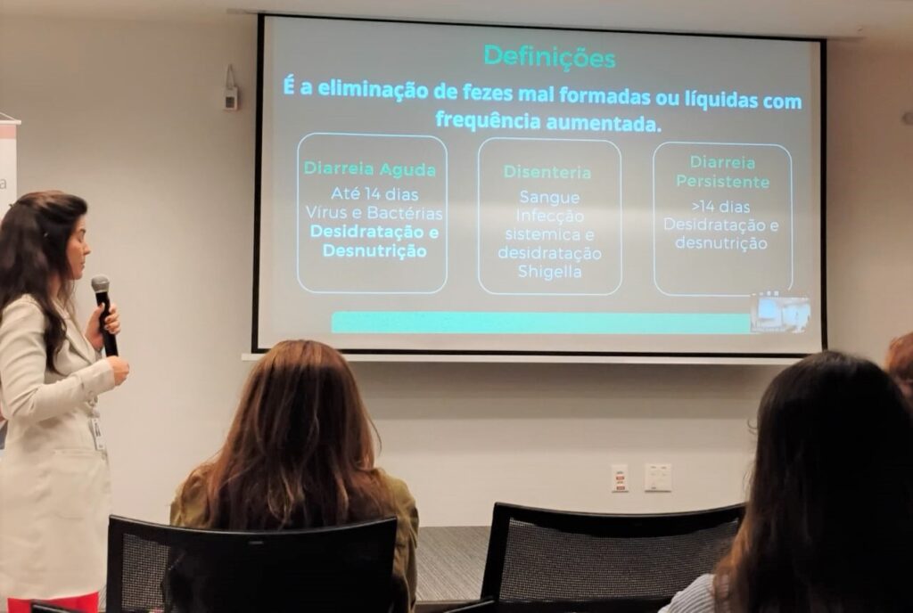 Sessão clínica sobre gastroenterite e desidratação reúne cerca de 50 colaboradores