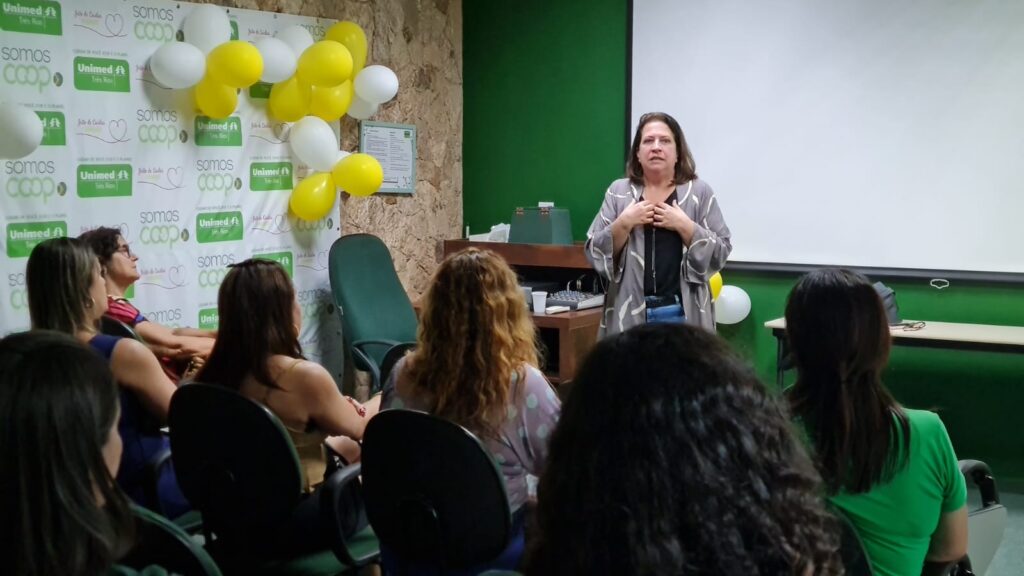 Médica cooperada faz palestra em alusão ao Setembro Amarelo