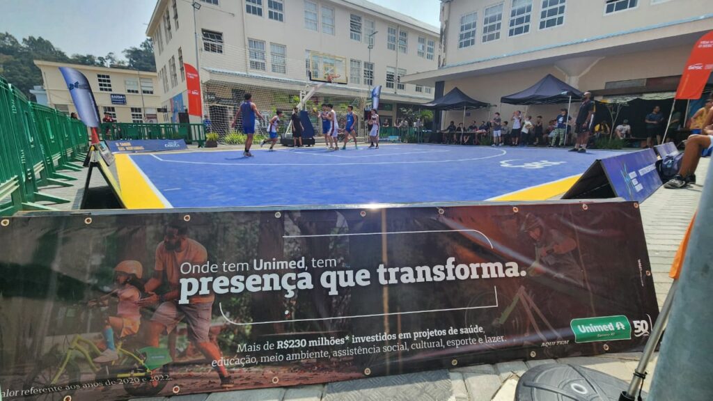 Evento de basquete é promovido por cooperativa e fortalece a comunidade local