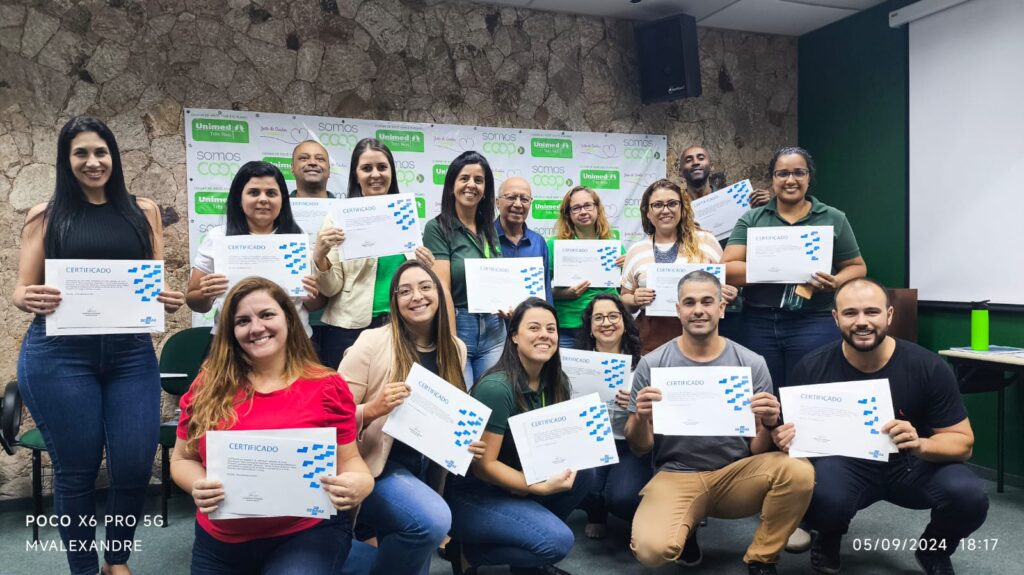Colaboradores participam de curso de oratória