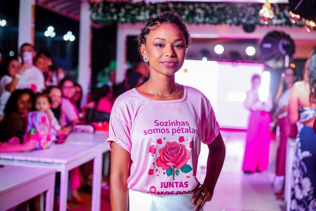 Unidos pela vida: Desfile ‘Outubro Rosa’ destaca a luta das mulheres contra o câncer de mama