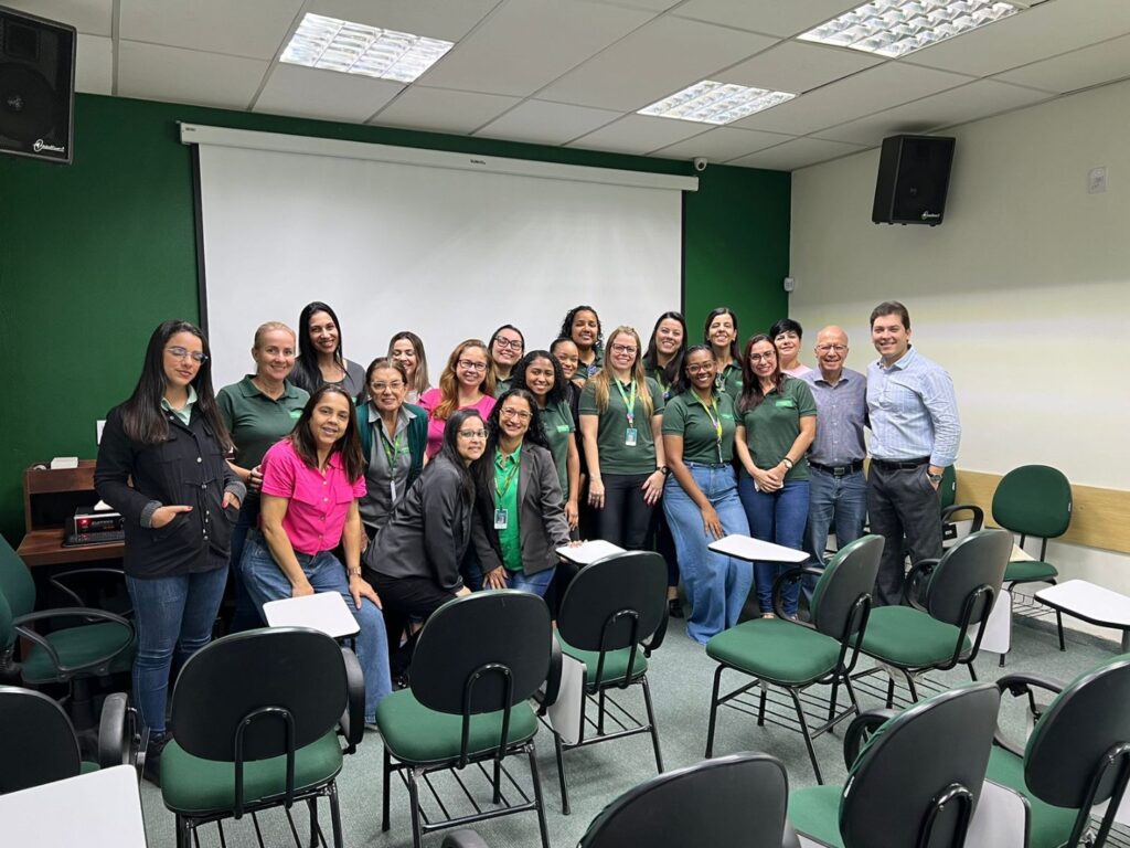 Cooperado realiza palestra sobre câncer de mama