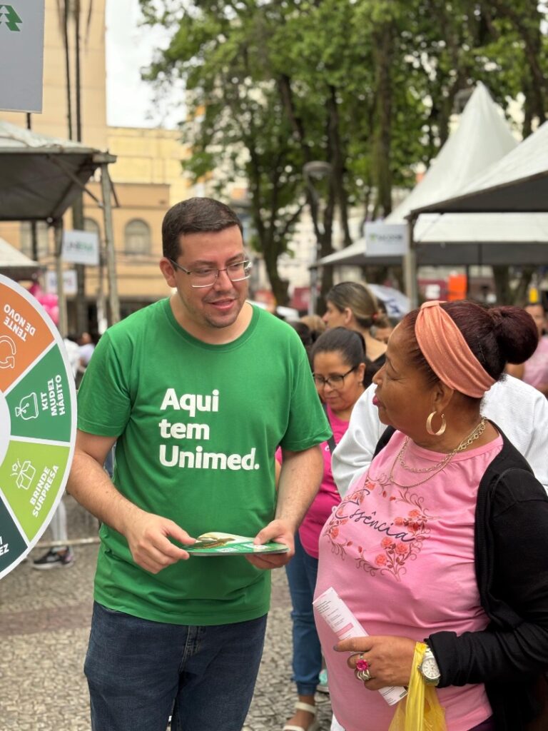 Cerca de 350 pessoas recebem atendimento em evento de ‘Outubro Rosa’