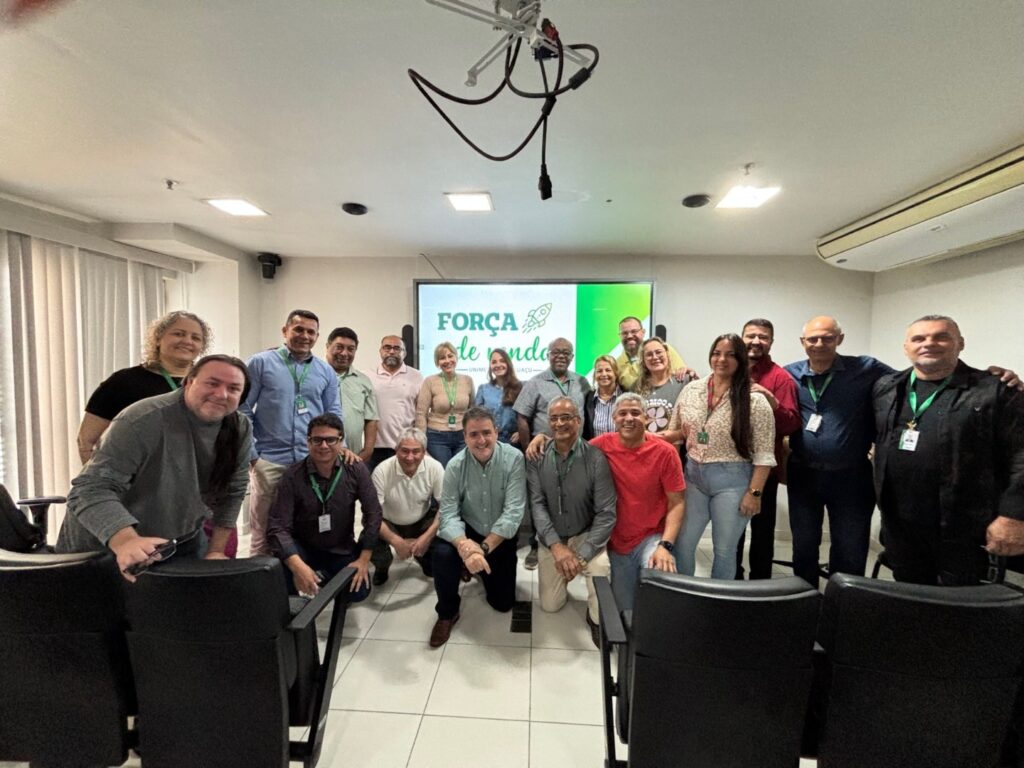 Equipe comercial participa de encontro técnico