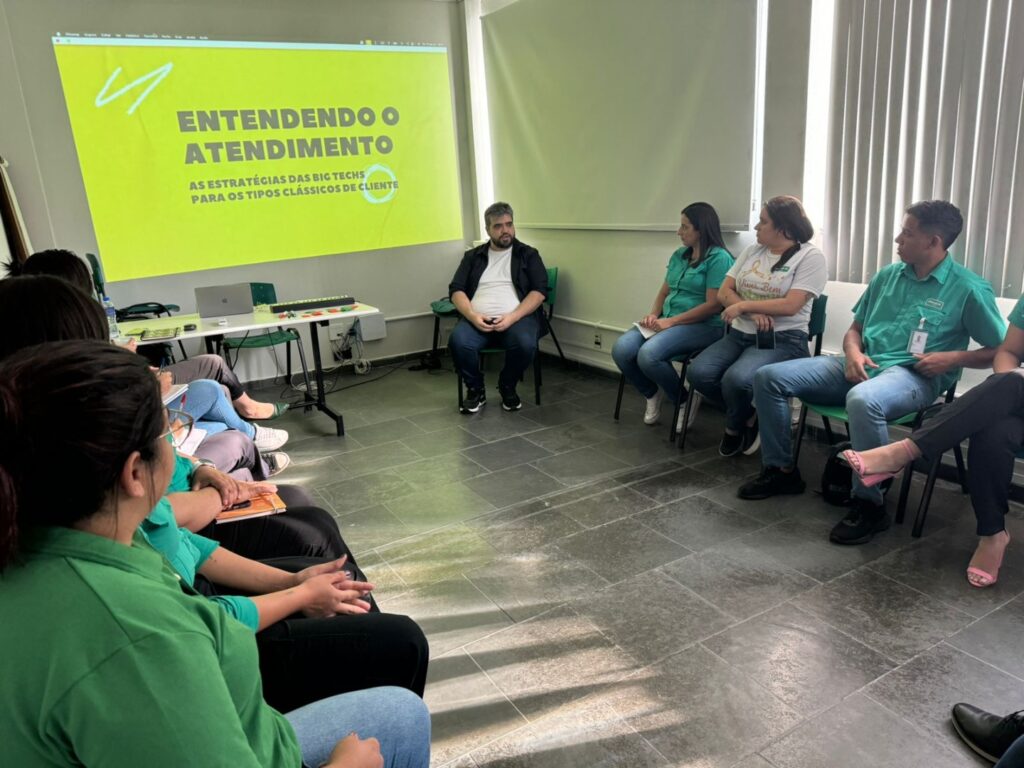 Treinamento para aprimorar o atendimento aos pacientes é promovido
