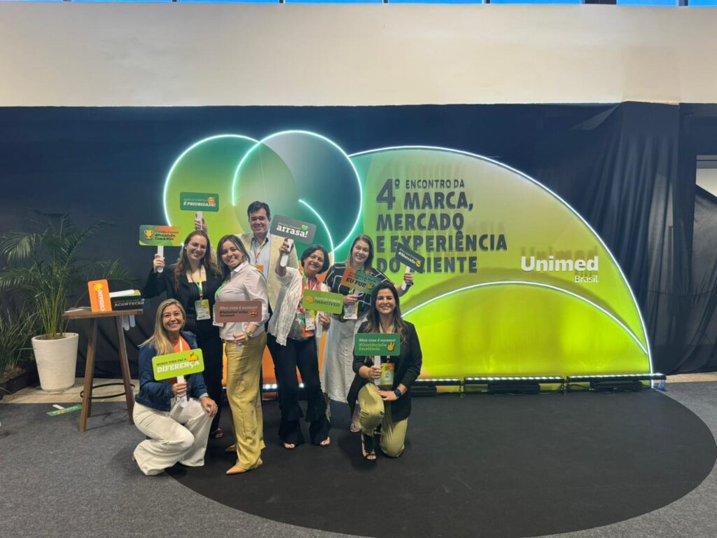 Equipe de Comunicação e Marketing recebe prêmio no 4º Encontro de Marca