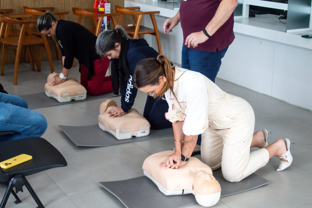 Médicos participam de curso ACLS