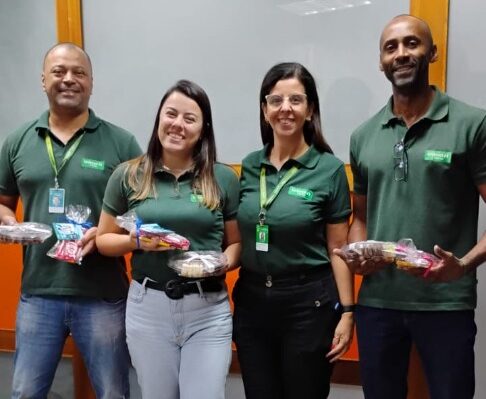 Reconhecimento e carinho: Cooperativa homenageia profissionais no Dia da Secretária e do Vendedor