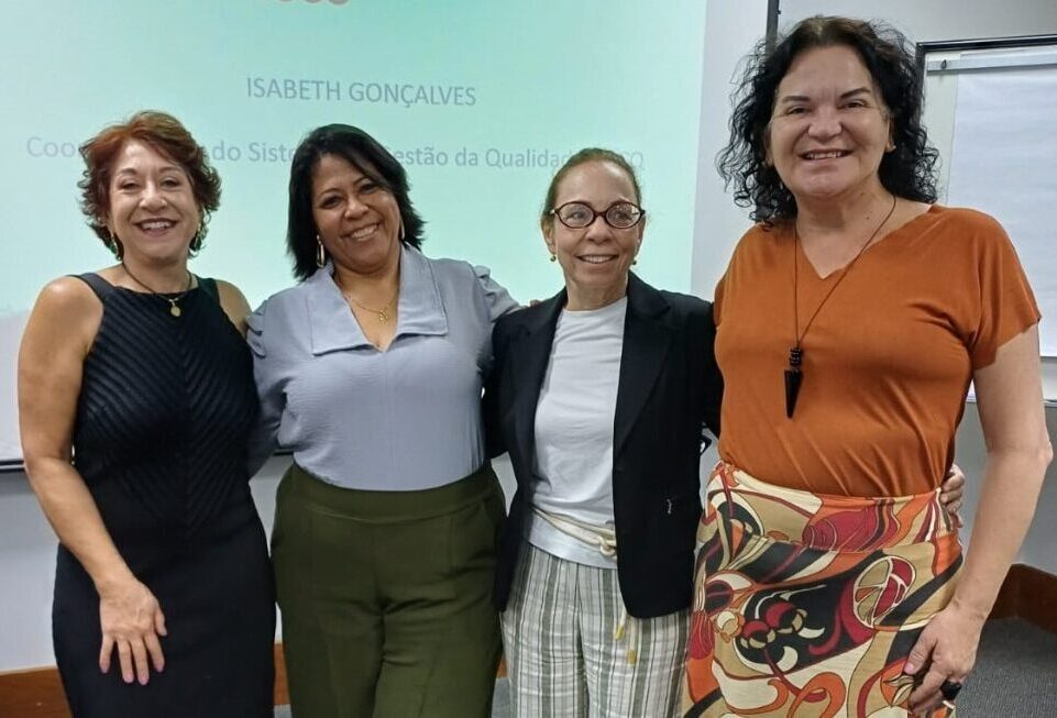 Bioquímicas de hospital participam de curso de capacitação do PNCQ