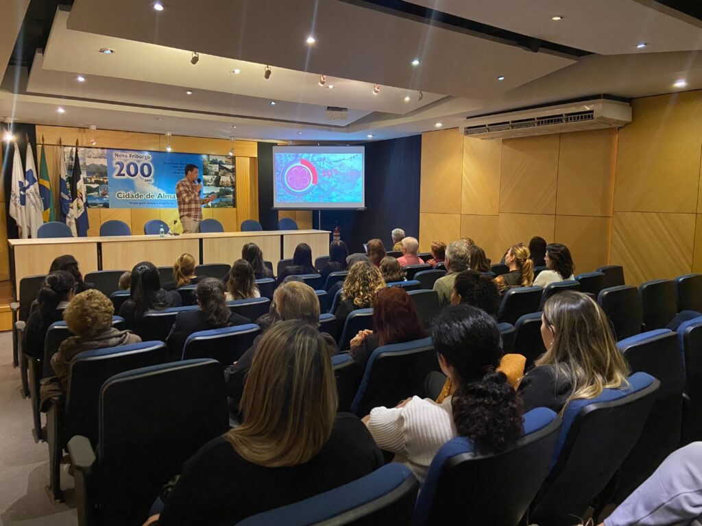 Outubro Rosa: Oncologista conscientiza público sobre o câncer de mama