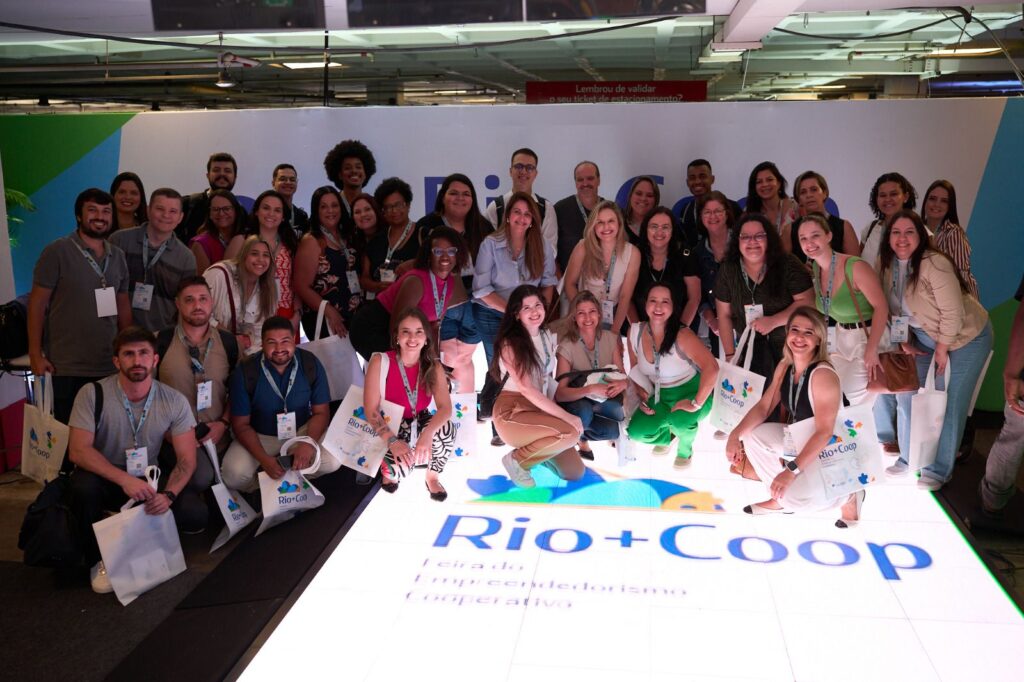 Colaboradores participam da 1ª edição da Feira Rio Mais Coop