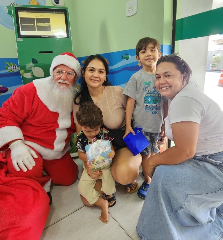 Papai Noel visita o Hospital