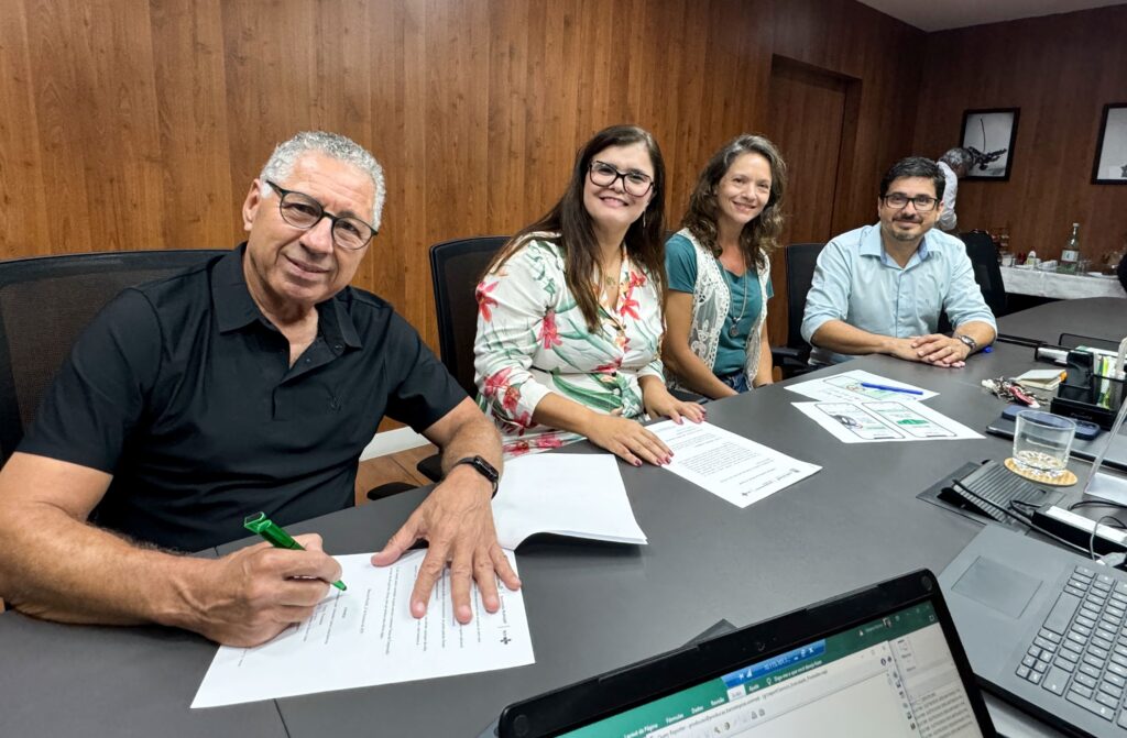 Operadora e Secretaria Municipal de Saúde firmam parceria no combate à dengue