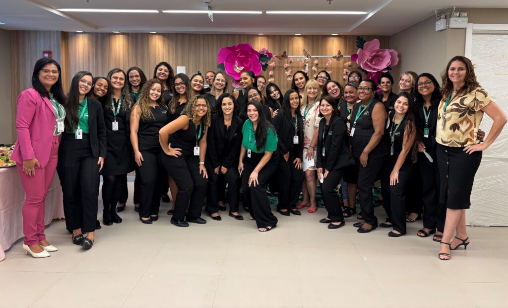 Colaboradoras celebram mês da mulher