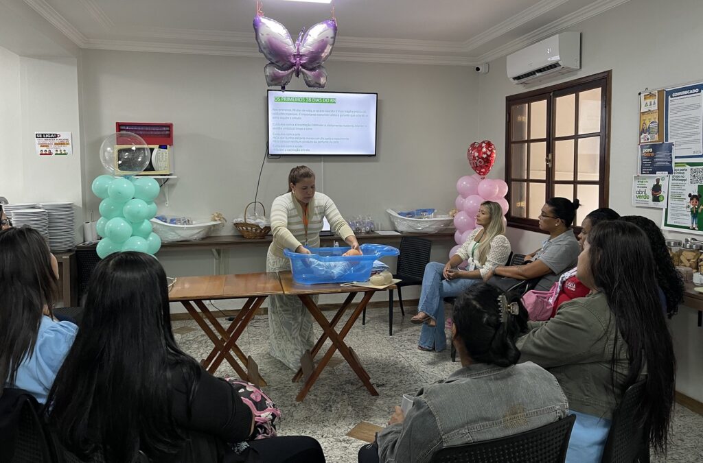 Saúde do bebê é tema de palestra na empresa Atlas